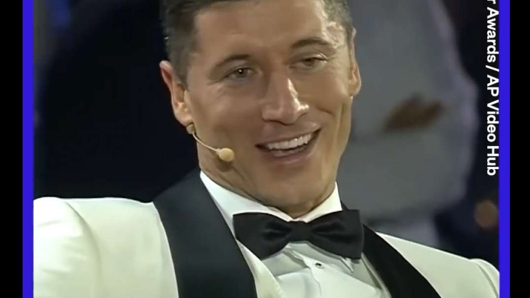 Lewandowskis PERFECT speech which made Cristiano Ronaldo smile live on TV  Oh My Goal