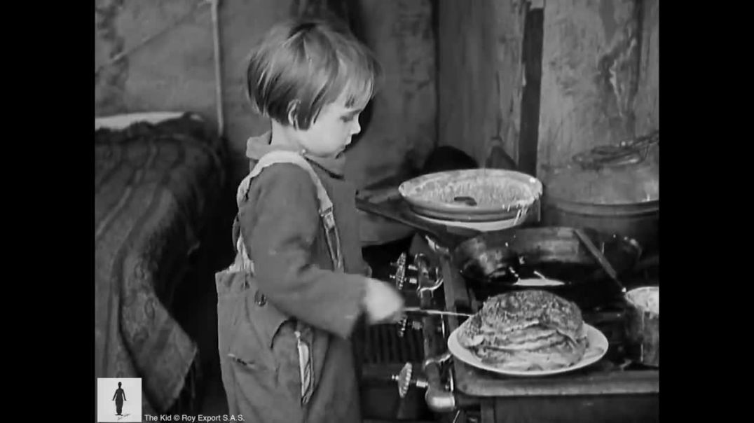 ⁣Charlie Chaplin - The Kid - Pancake Scene