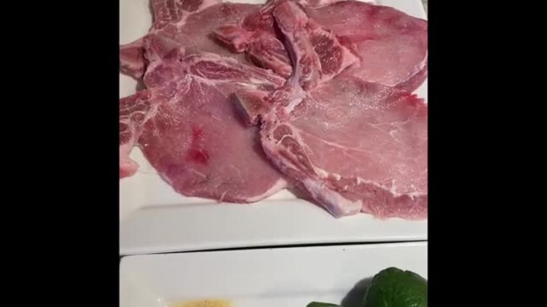 ⁣Simple delicious pork chops