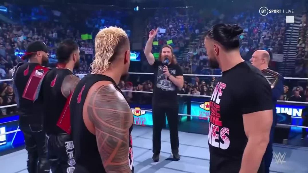 ⁣Plot Twist Moment! Roman Reigns gives Sami Zayn a new T-Shirt!  WWE SmackDown, September 23 2022