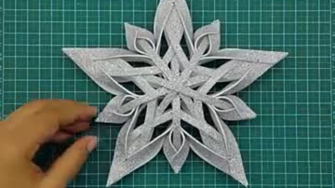 ⁣Snowflakes for Christmas decoration Glitter paper snowflake Short Ideas for Christmas decoration