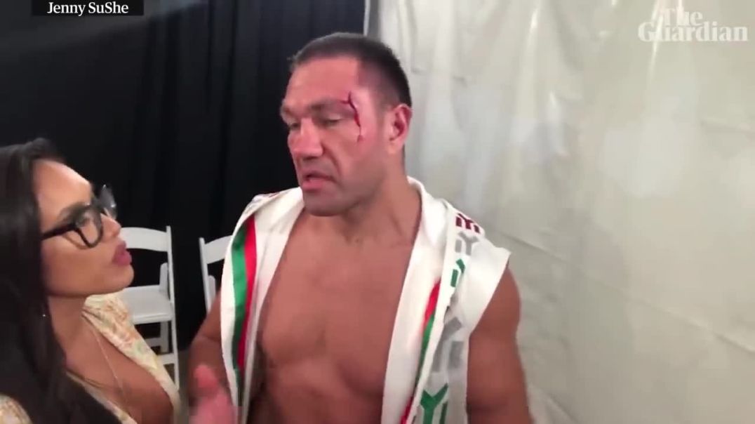 ⁣Boxer Kubrat Pulev kisses female reporter on lips during interview