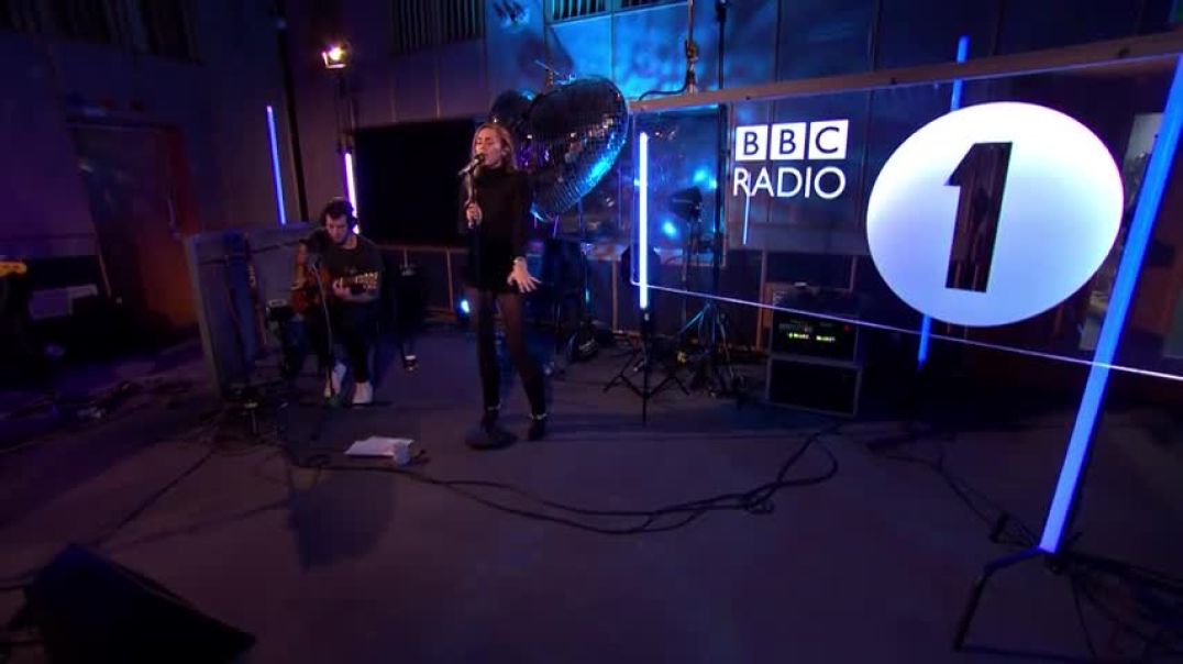 Mark Ronson, Miley Cyrus No Tears Left To Cry (Ariana Grande cover) in the Live  Lounge