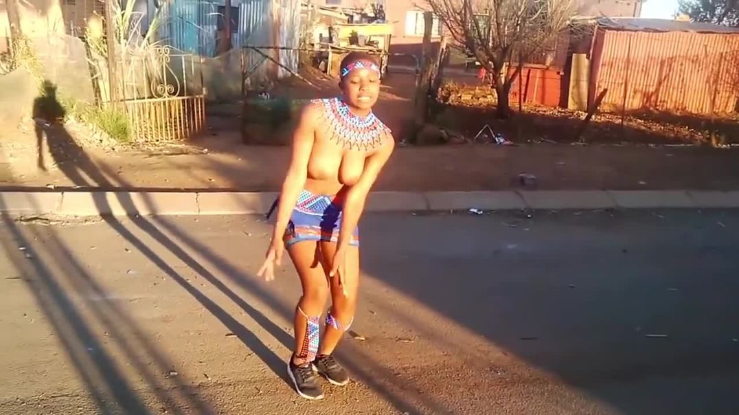 ⁣Zulu Maidenvirgin dance Itshitshi