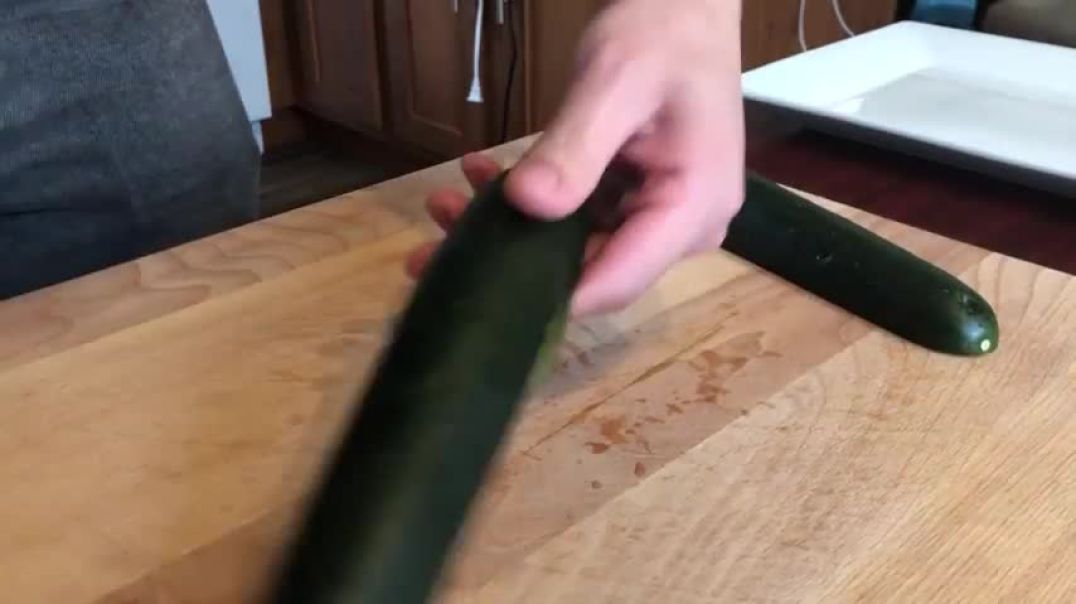 CUCUMBER DECORATION My 6 TipsEASY Cucumber Carving黄瓜寿司摆盘技巧