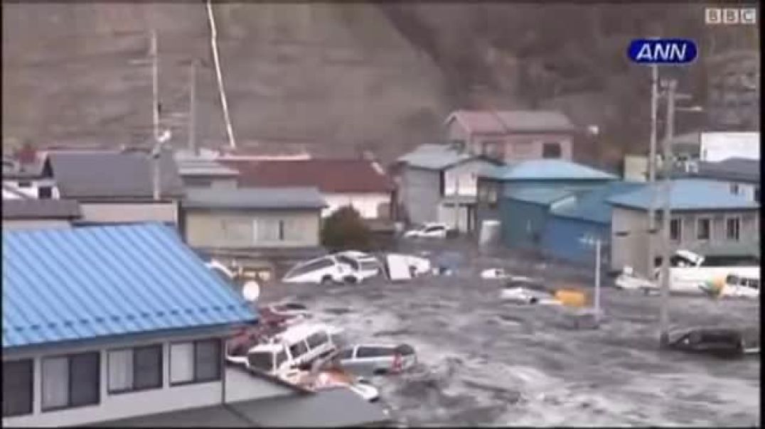 ⁣Dramatic footage of the tsunami that hit Japan