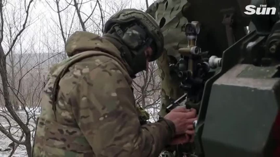 Ukraines Azov battalion fires Howitzers near Bakhmut