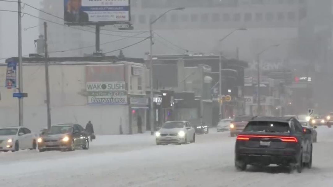⁣Winter Snow Storm in Toronto Canada
