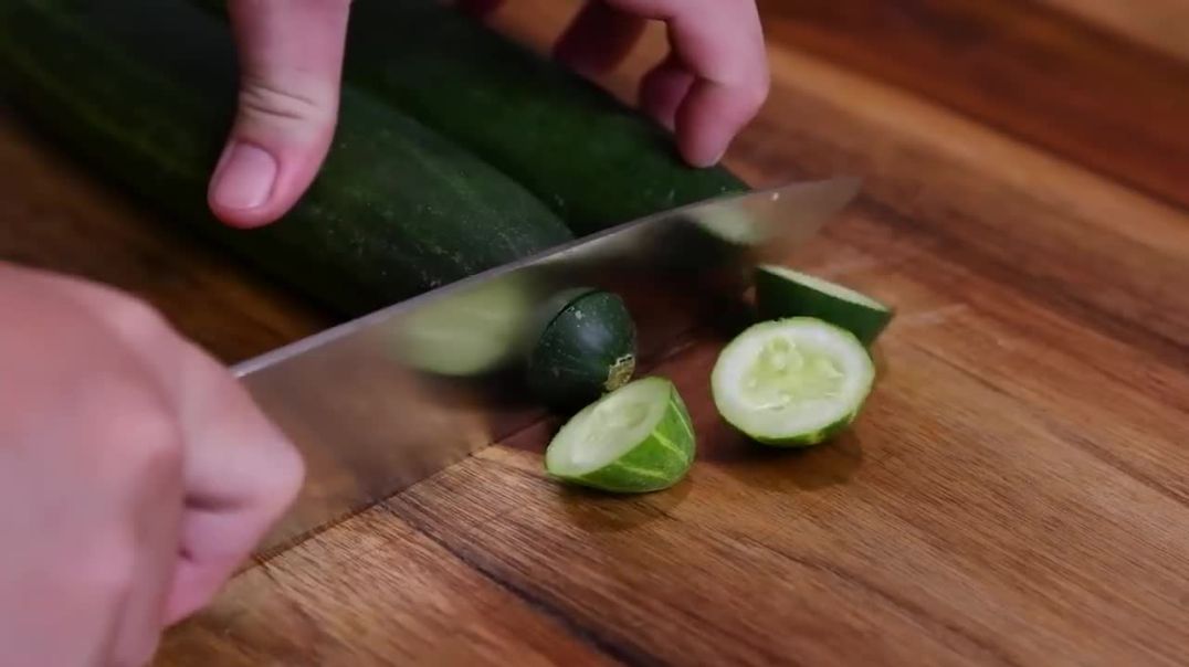 ⁣Best way to eat cucumber keep it fresh and crunchy Delicious food