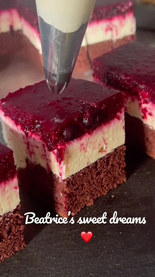Delicious 🤤 #baking #shorts #viral #subscribers #reels #subscribe #cake #recipe #dessert