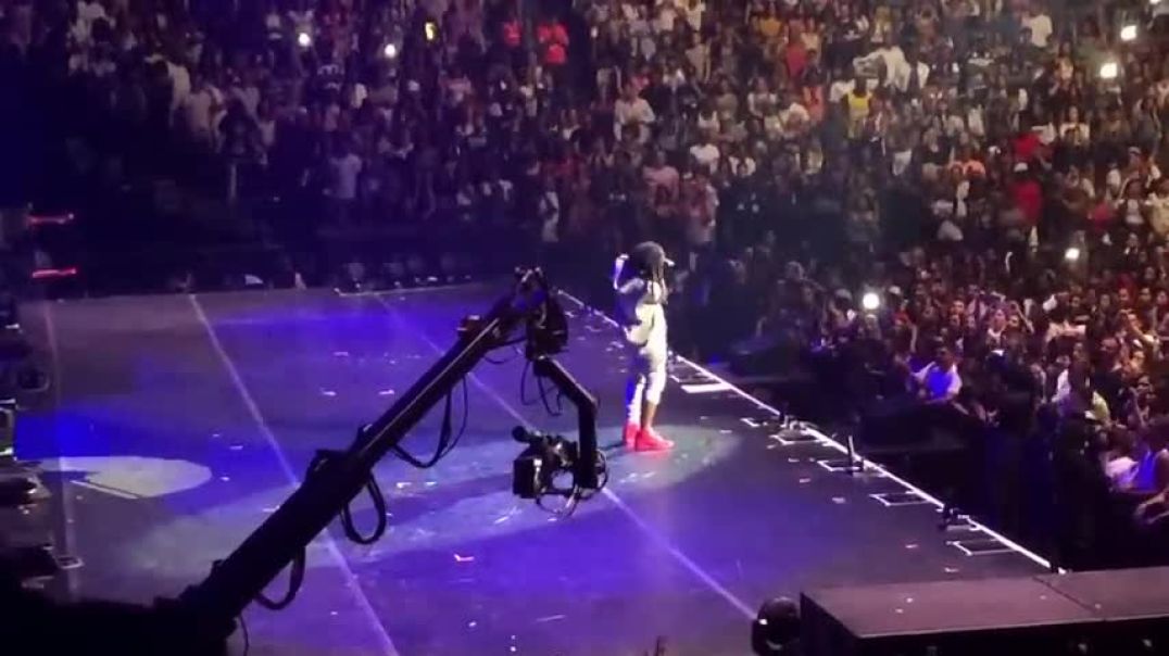 ⁣TheTrophyLifeNet Nicki Minaj Brings Out Lil Wayne For Loyal  More As A Special Treat In NY