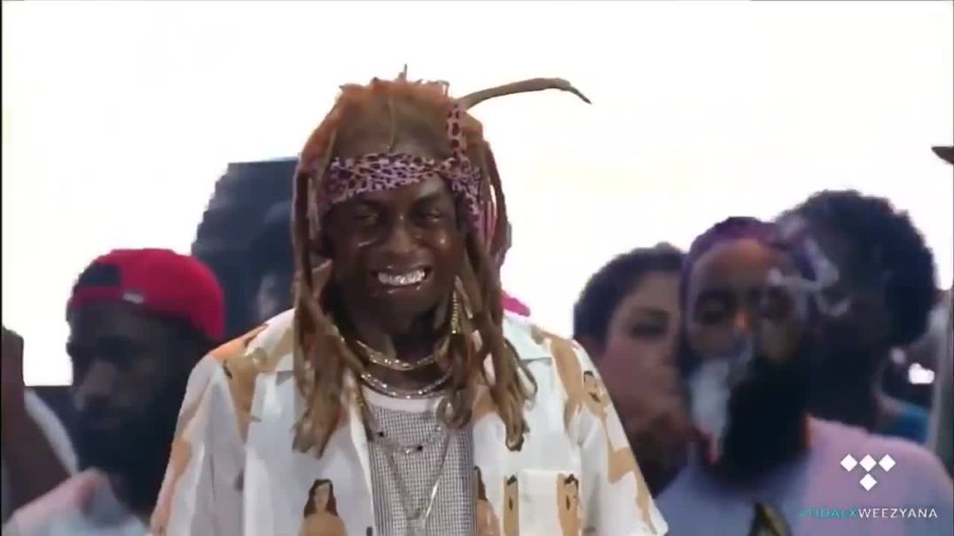 ⁣Lil Wayne freestyles over “Best Rapper Alive” at LilWeezyAna Fest, 2018