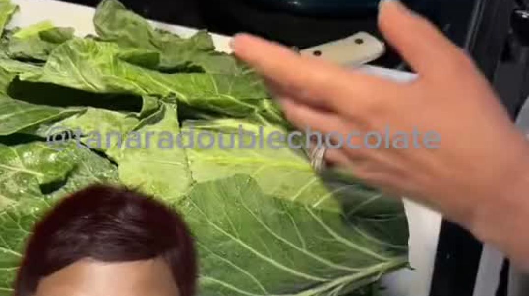 ⁣Try to cut cabbage leaves