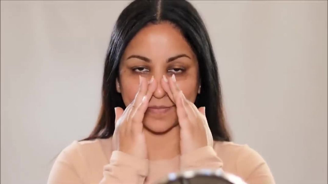 ⁣Why Foundation Separates on YOUR Nose & How To Fix It!!