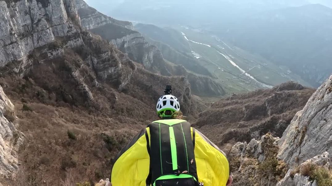 ⁣Highline  Wingsuit Flight  Italy