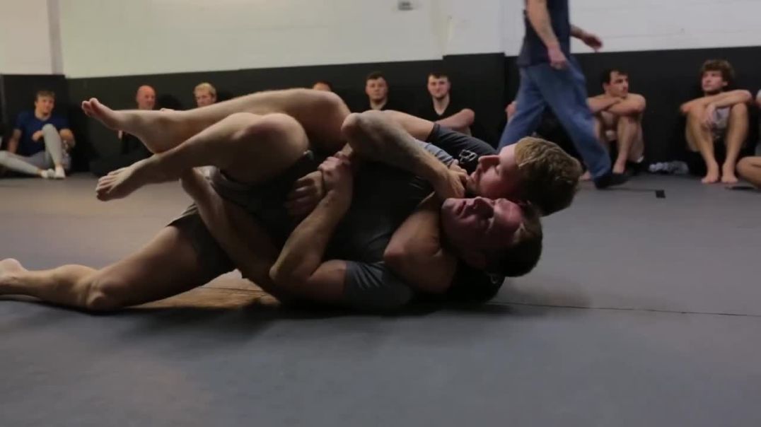 ⁣Rhys James vs Robbie Brown  8 minute submission only match