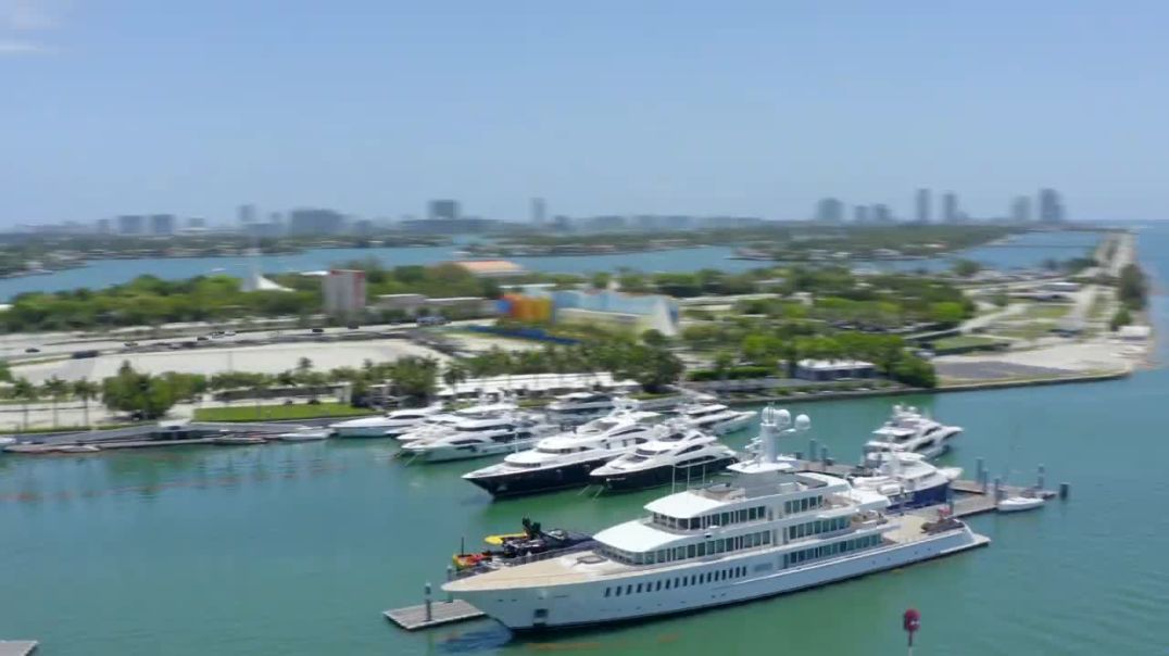 ⁣Miami Bayside Boat Tour  Miami On The Water