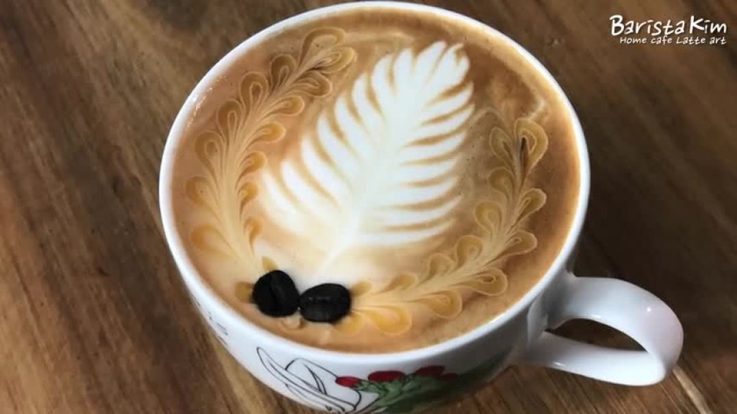⁣Making latte art at home 1